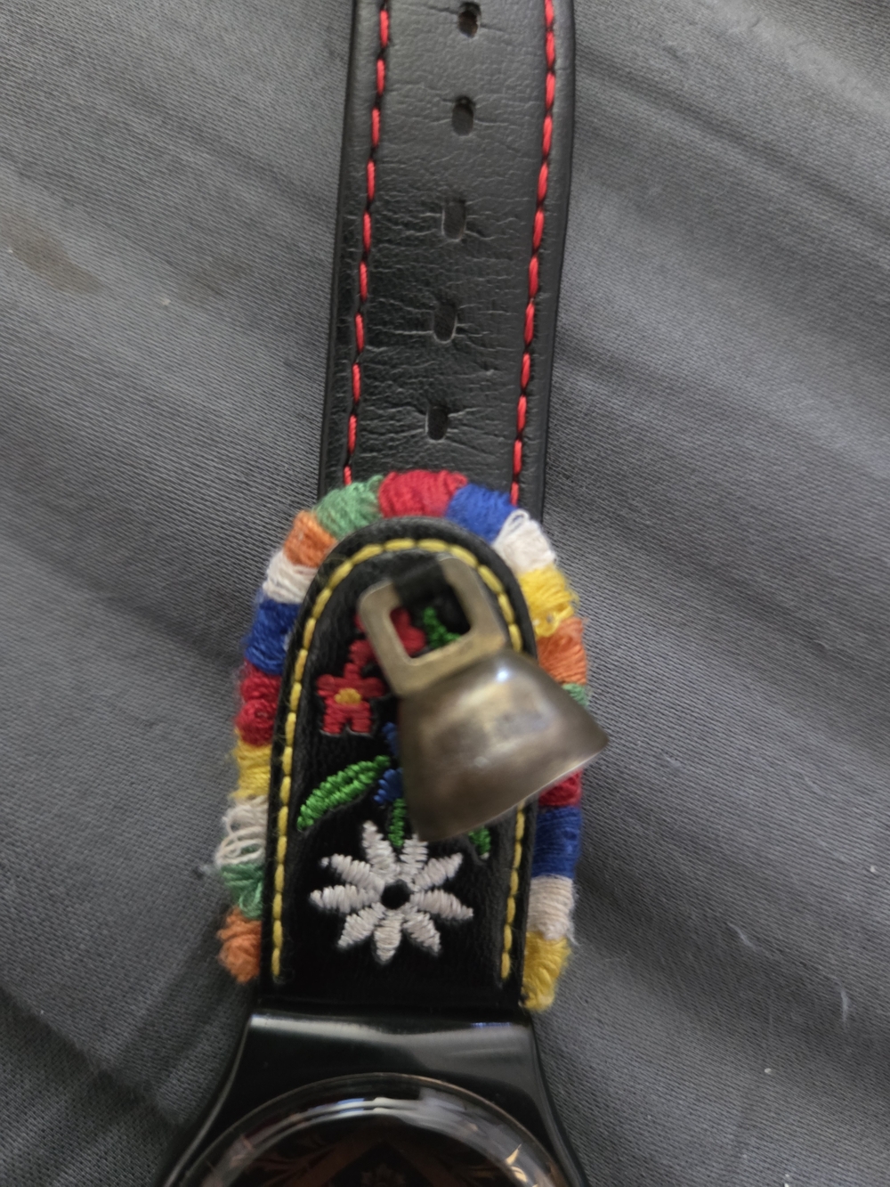 Rare Swatch Die Glocke (The Bell) Quartz Cow/Bell Embroided Flower Watch. - Picture 8 of 9